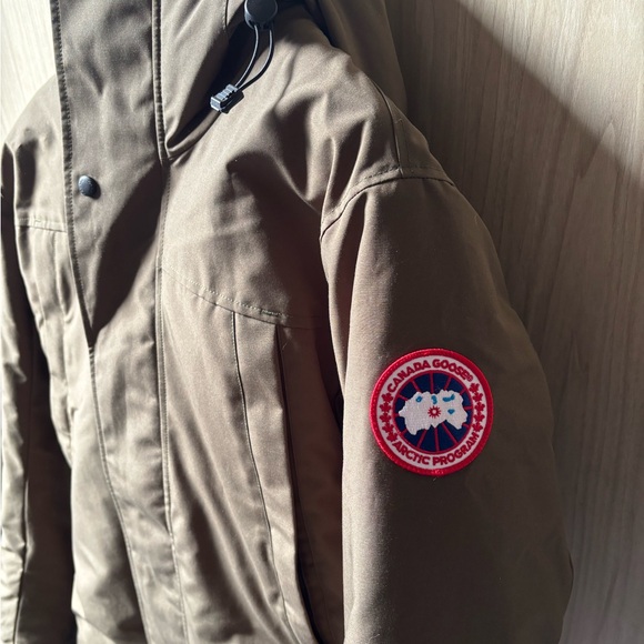 Men’s Canada Goose Parka - Picture 2 of 3